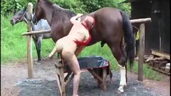 Slim blond girl discovers secluded area for backdoor intimacy with a hunk